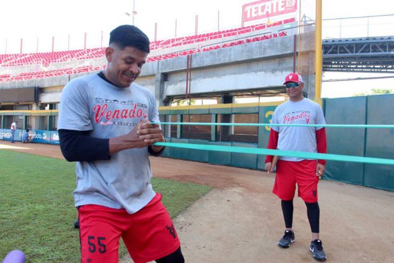 Luis Carlos Rivera deja el cargo como coach de pitcheo de Venados para tomar las riendas de Yaquis