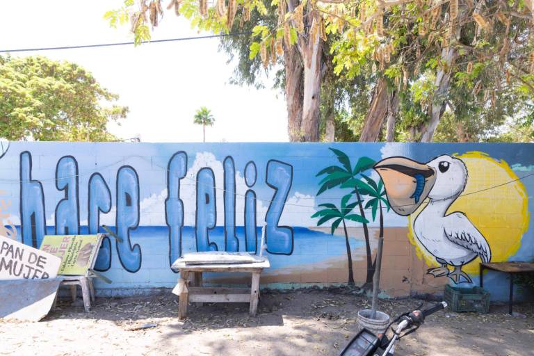 Develan mural que cuenta la historia de la pesca sustentable en Altata