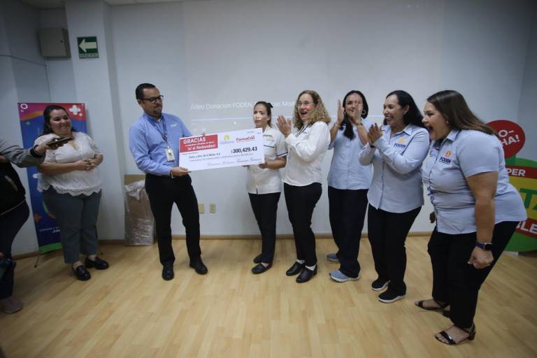 Entregan más de $300 mil en donativo para apoyar a niñez en Mazatlán