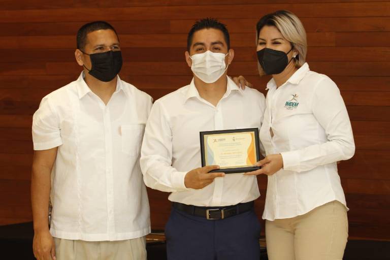 Entregan nombramientos a presidentes de comités deportivos de Mazatlán