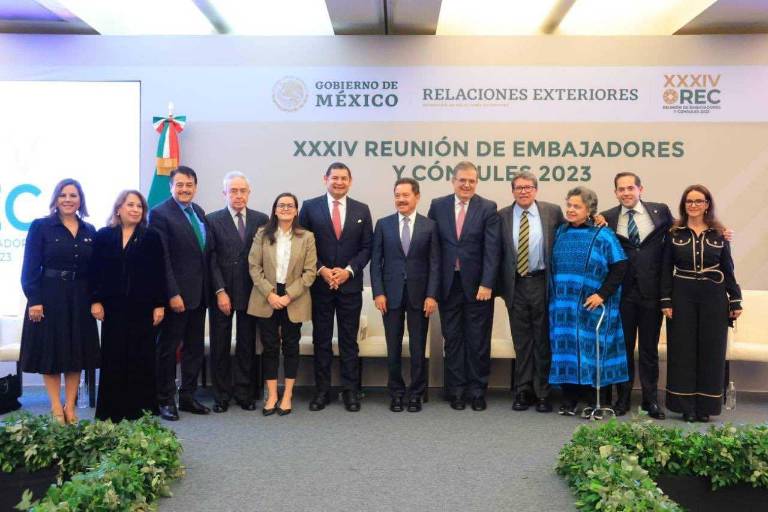Si EU quiere frenar entrada del fentanilo, que ‘no arme al narcotráfico’, pide Ebrard