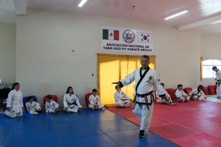 Cumple Reyes Padilla López uno de sus sueños, tener su propio dojo