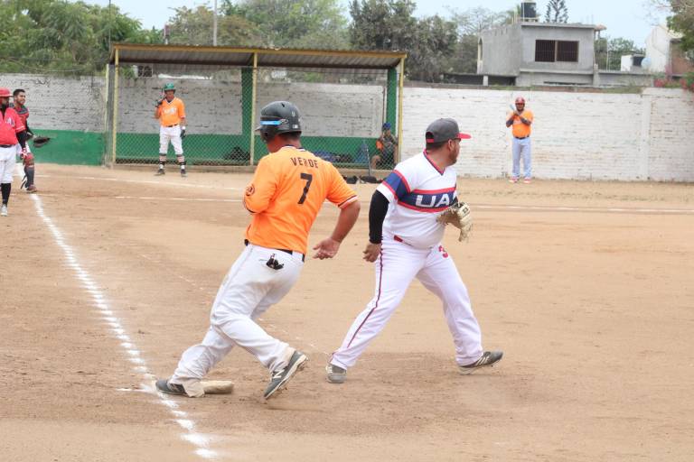 Saca Correos de México valioso triunfo en el beisbol Burócrata
