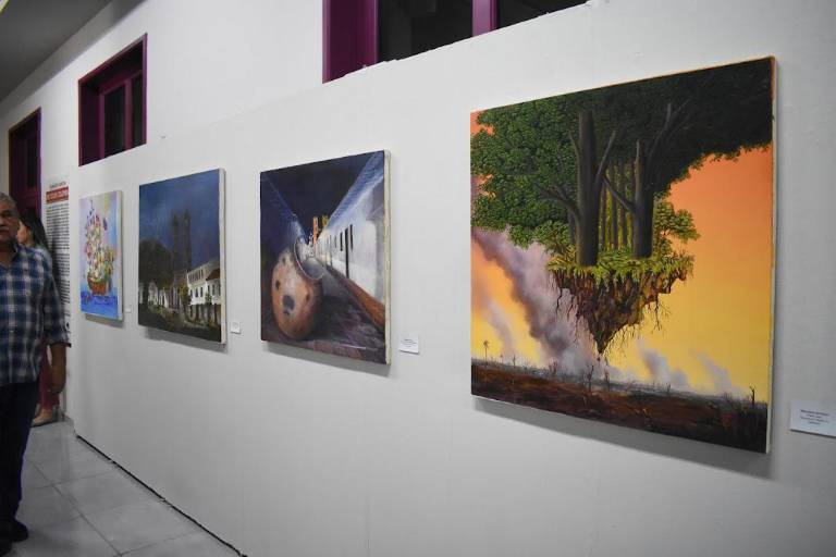 Admiran sinaloenses el Color de Colombia en muestra pictórica