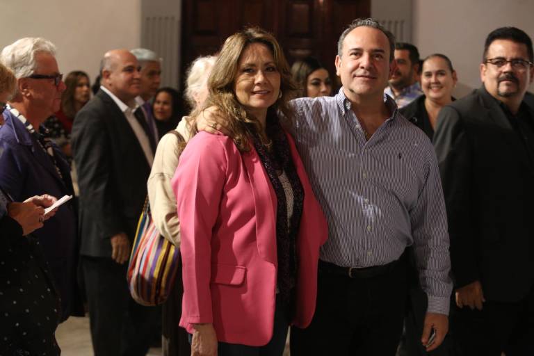 Recibe David Toscana el Premio Mazatlán de Literatura 2023 en el TAP