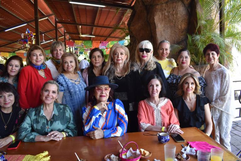 Celebra con amigas sus 88 años