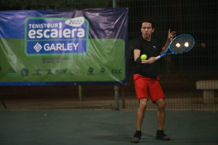 Juan Velarde se instala en final C del Torneo de Tenis Garley