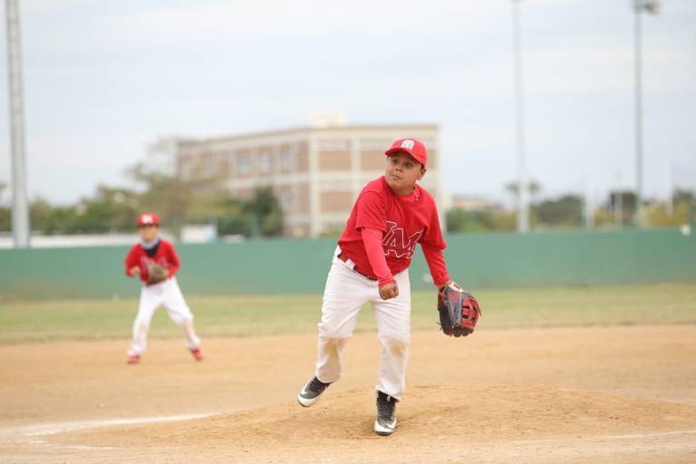 Liga Mazatlán explota a la ofensiva y noquea a Rieleros en el Mazatlán Baseball Tournament