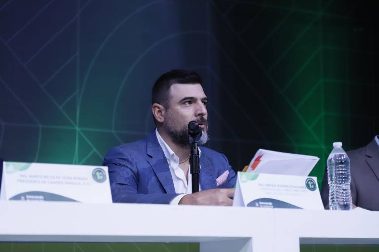 Acompañan a Enrique Riveros en su primer informe al frente de la AARC