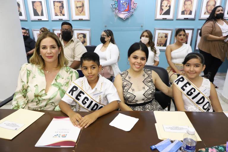 El nuevo Cabildo Infantil 2022 ejerce su puesto y recibe reconocimientos