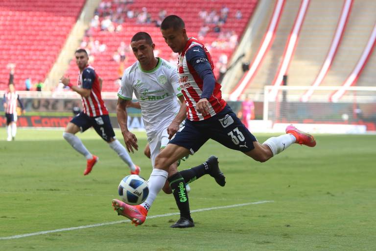 Chivas rescató un punto de local ante Bravos