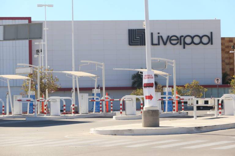 Cierran plazas comerciales y locales ante hechos violentos en Mazatlán