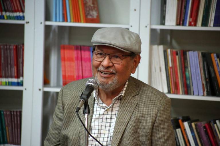 ‘Detrás de una buena vida, siempre hay libros’, asegura Élmer Mendoza