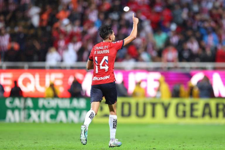 Ricardo Marín se despide del número 14 que usará Chicharito
