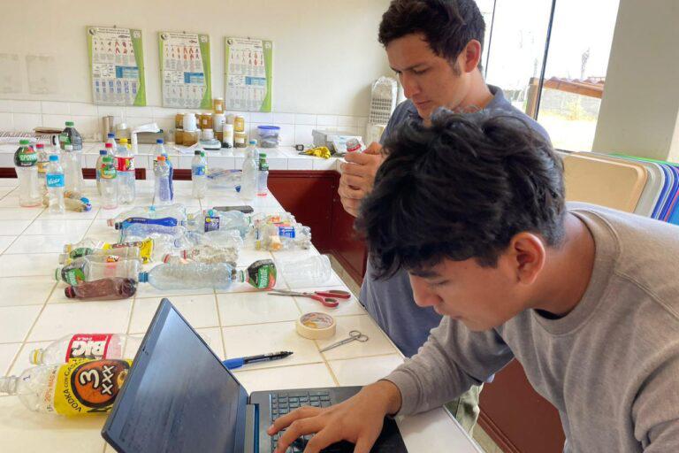 $!Científicos de la basura ha construido una red de colaboradores, entre estudiantes, docentes y comunidades para la investigación de la contaminación plástica en la costa este del Pacífico.