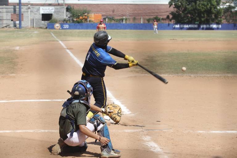 Docentes pegan primero en la Liga de Beisbol Magisterial