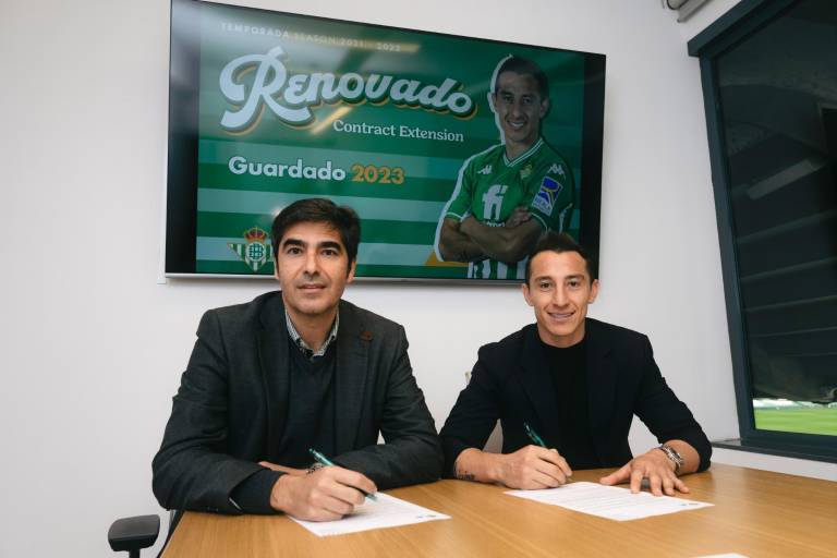 Andrés Guardado renueva su contrato con el Betis hasta 2023