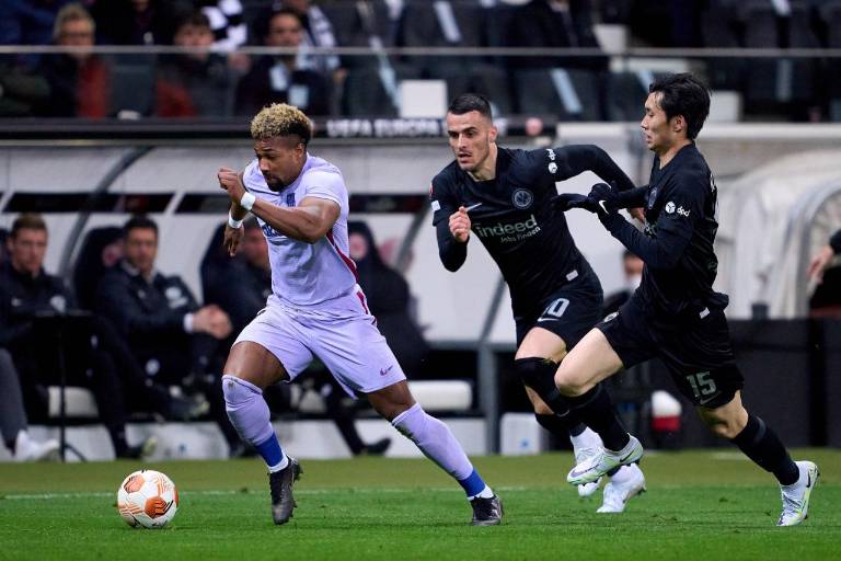 Barcelona rescata el empate en su visita al Eintracht de Frankfurt