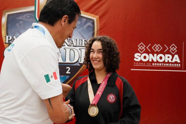 Claudia Aguirre da a Sinaloa primer oro en paranatación en los Juegos Conade