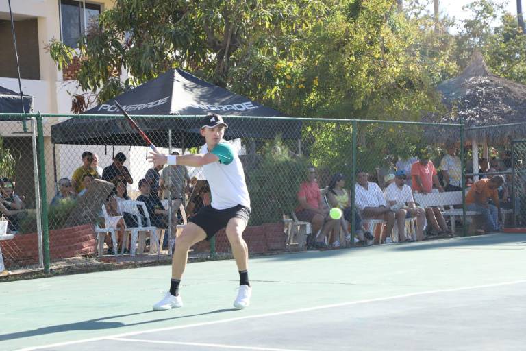 Mazatleco Luis Patiño accede a final de Tenis Nancy Grimes