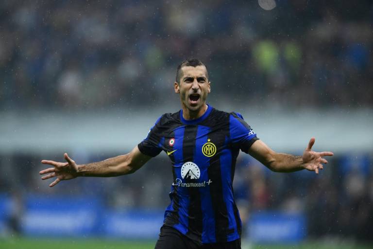 Inter humilla al Milán en el derbi