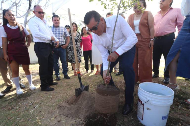Llama Alcalde de Mazatlán a funcionarios a no perder el tiempo en proselitismo