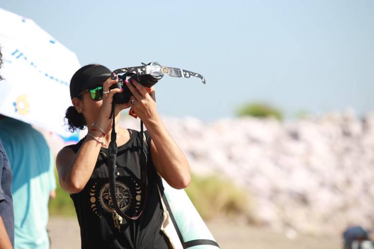 Concluye eclipse solar anular en Mazatlán