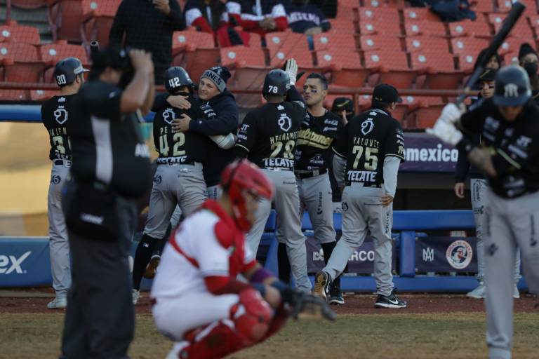 Sultanes de Monterrey propina escandalosa paliza de 21-6 a Águilas de Mexicali