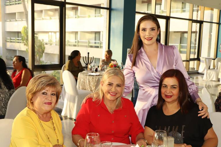 Esposas de integrantes del Colegio de Ingenieros Civiles de Mazatlán celebran su día