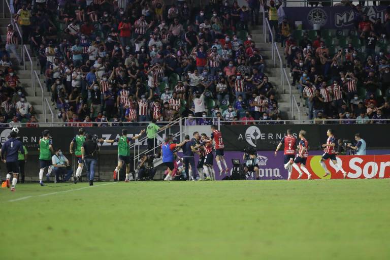 Más de 12 mil personas asisten a ‘El Kraken’ para juego Mazatlán FC y Chivas
