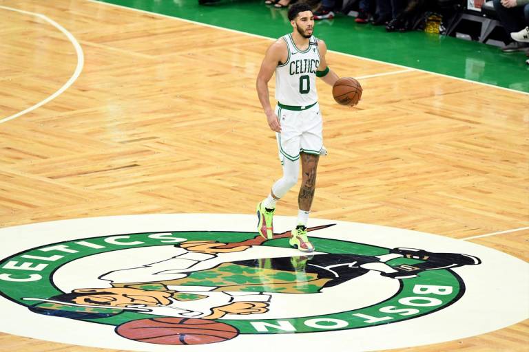 Los Celtics aplastaron al Heat en Boston y nivelaron la serie