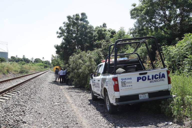 Encuentran muerto a migrante en un predio enmontado en Mazatlán