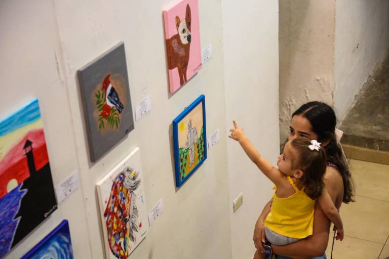 Muestran alumnos de talleres de artes visuales su talento en exposición