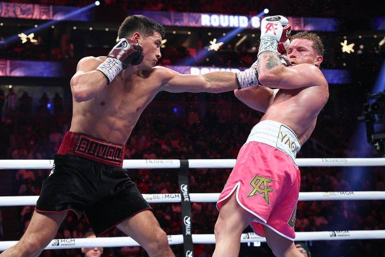Canelo Álvarez es exhibido por Dmitry Bivol; pierde por decisión unánime