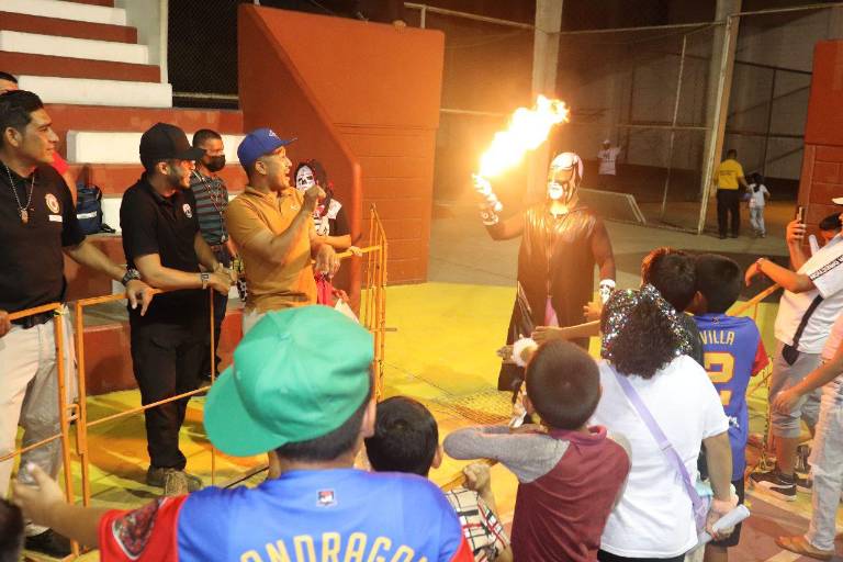 Viven noche de emociones en función de lucha libre en Escuinapa