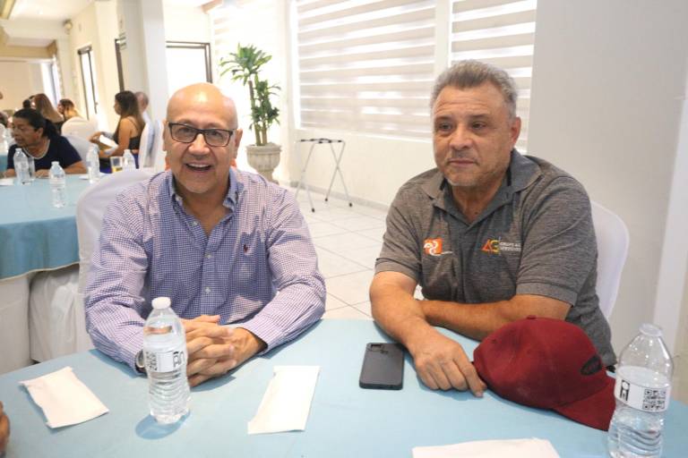 Arquitectos mazatlecos celebran su día con una comida