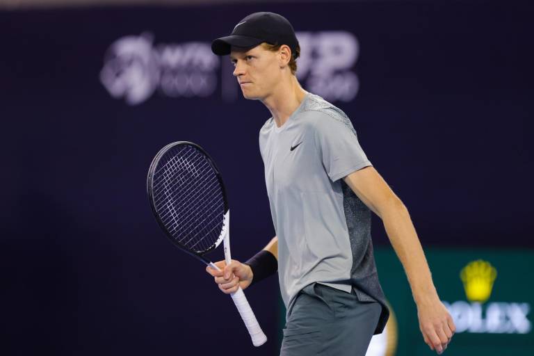 Sinner vence a Lehecka tras un ‘tie break’ ajustado y se clasifica a semifinales de Pekín