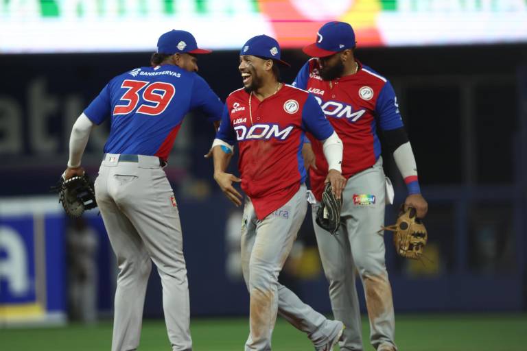 Dominicana domina a Panamá y regresa a la final de la Serie del Caribe