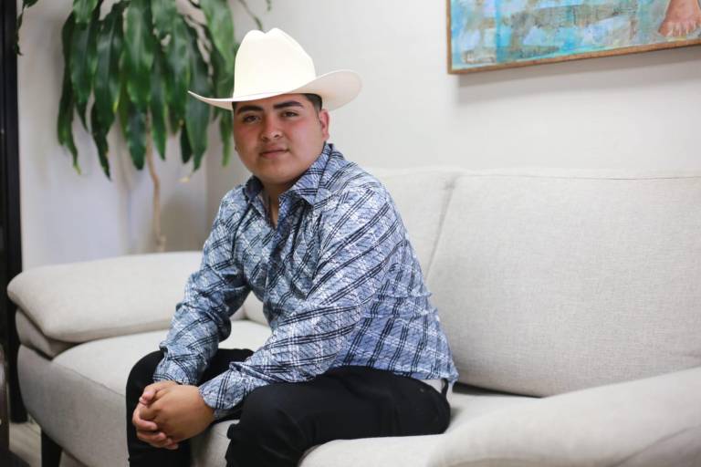 El joven sinaloense Iván Escalante se abre paso en el Regional Mexicano