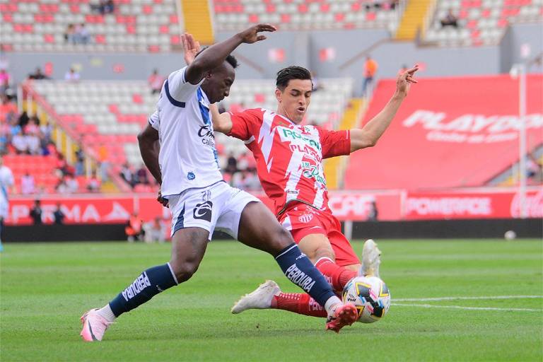Con doblete de Cambindo, Necaxa golea a Puebla