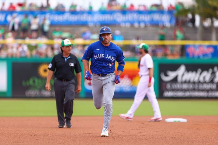 Joey Votto pegó jonrón en el primer pitcheo que vio como miembro de Azulejos