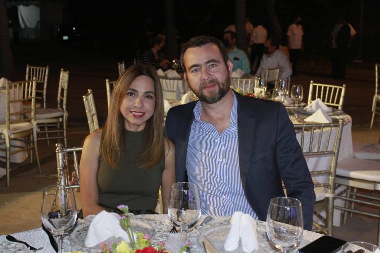 Entregan Premio al Mérito Filantrópico y Valor de Excelencia