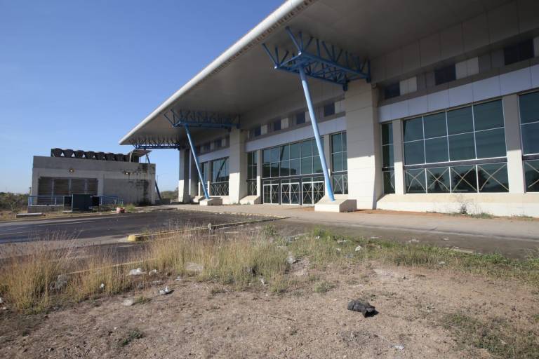 El Centro de Usos Múltiples, en Mazatlán, luce abandonado en la actualidad