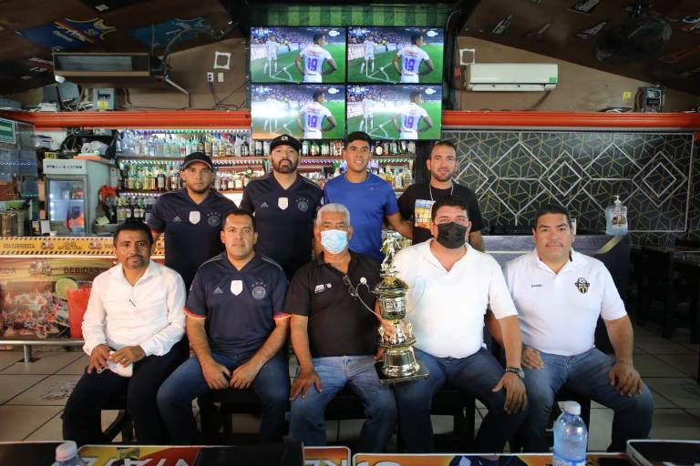 Zeuss y Federales saldrán por el título de Copa de la Liga Superveteranos