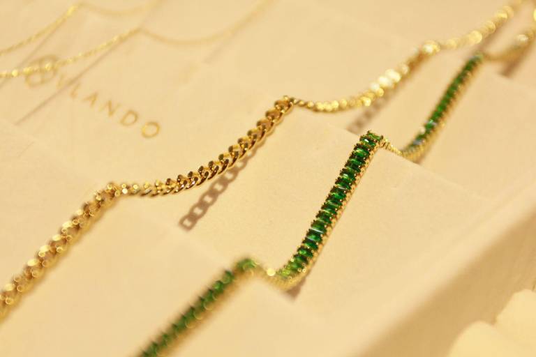 Presentan Alyona Jewelry en Restaurante Cayenna