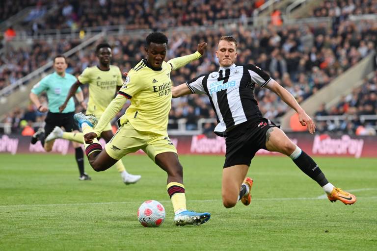 El Arsenal se aleja de la ‘Champions’, al caer ante el Newcastle United