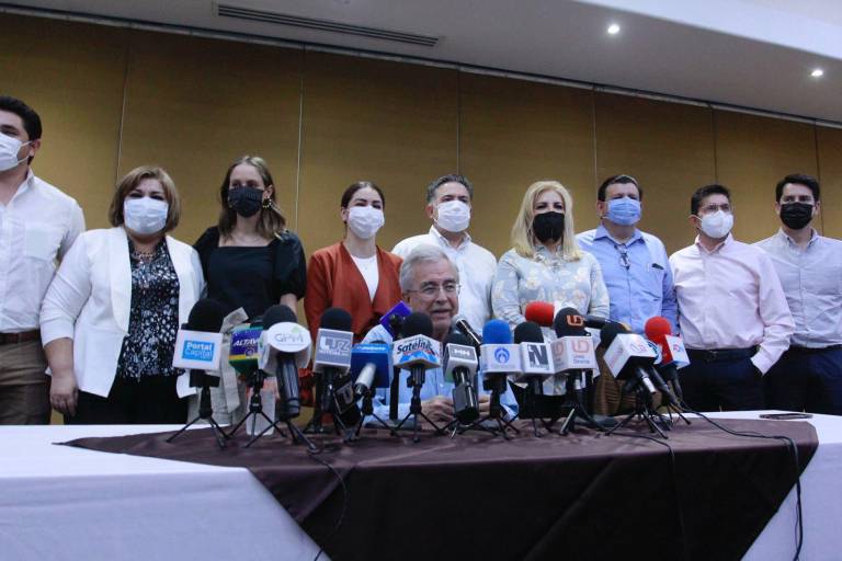 Las mujeres y los hombres de Rubén Rocha Moya