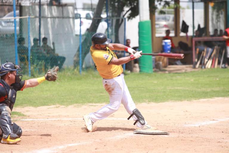 Pollería Catalina avanza a final de Liga de 35 años, en Club Muralla