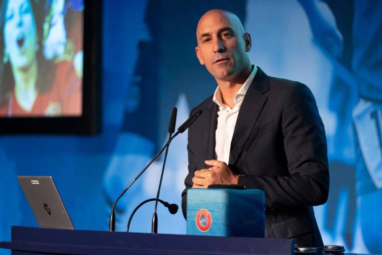 Sorprende Rubiales al negarse a dimitir por el escándalo del beso