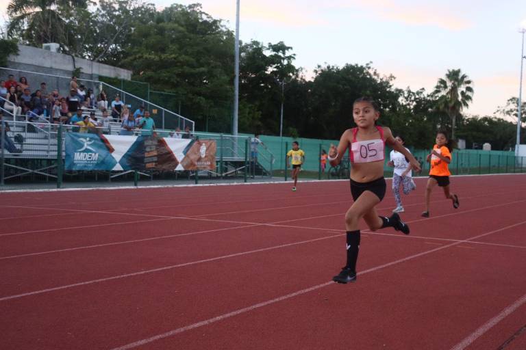 Dominan Nahara y López los 200 metros en segunda etapa de la Liga de Atletismo Imdem